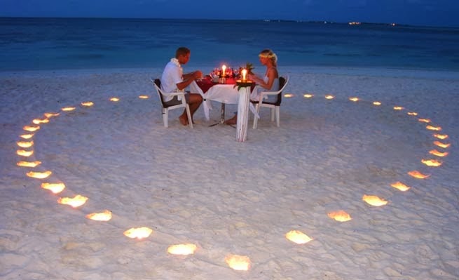 romantic beach dinner