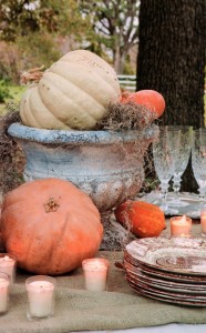 OUTDOOR LIVING FALL TABLESCAPE W URN