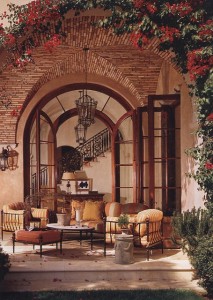 OUTDOOR LIVING SEATING AREA FAMILY HOME