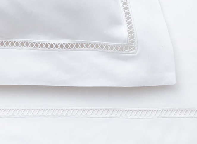 white fabric photo