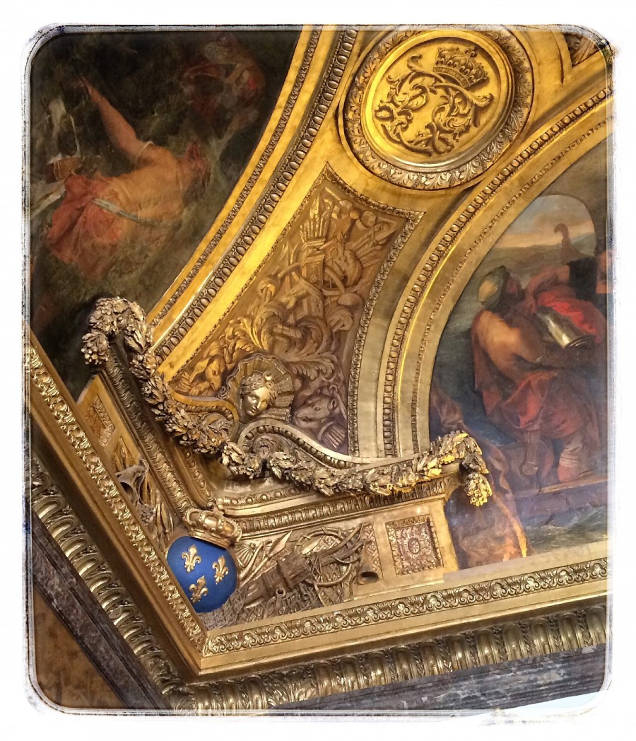 Decorating-with-crown-molding