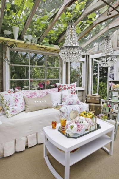 Inspiring She Sheds: The One Thing Every Woman Deserves!
