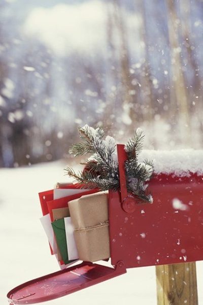 Our Favorite Christmas Mailbox Decorations!